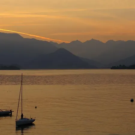L'angolo Dei Pescatori Отель Cerro (Laveno-Mombello)