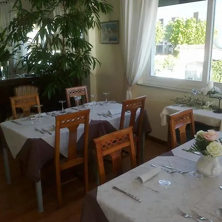 L'angolo Dei Pescatori Отель Cerro (Laveno-Mombello)